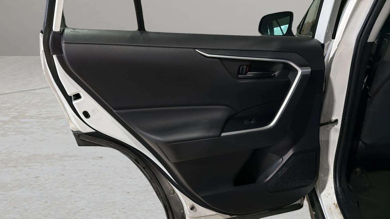 2023 Toyota RAV4 LE HYBRID | AWD | HEATED SEATS | CARPLAY | Photo