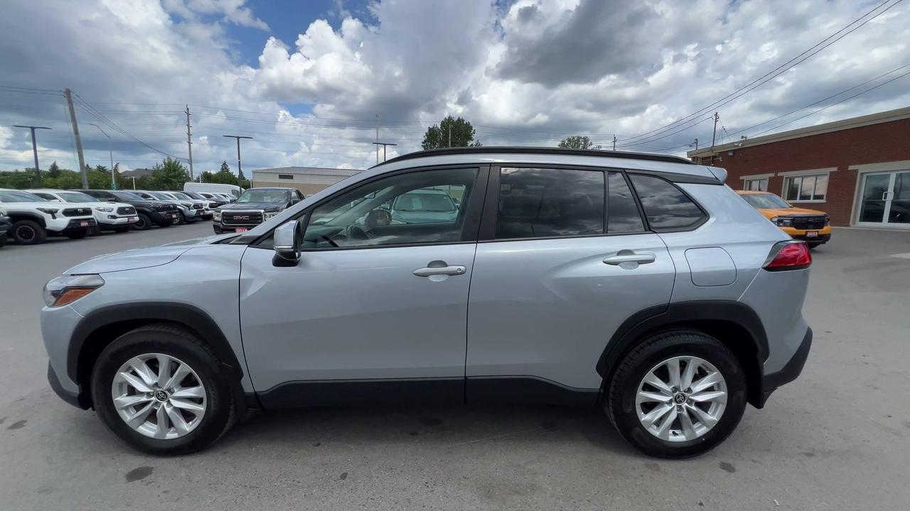 2023 Toyota Corolla Cross LE AWD | ONLY 28,00KMS! | SUNROOF | CARPLAY | A/C Photo
