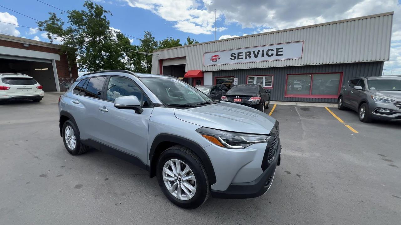 2023 Toyota Corolla Cross LE AWD | ONLY 28,00KMS! | SUNROOF | CARPLAY | A/C Photo