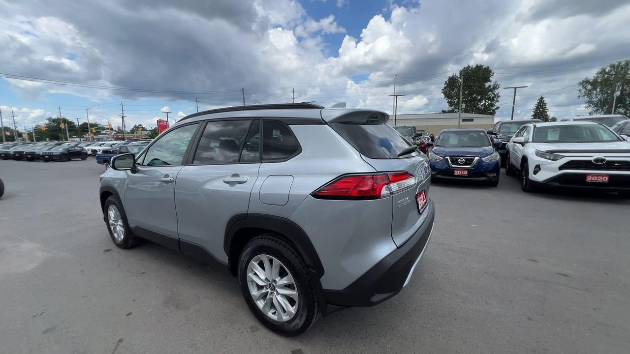 2023 Toyota Corolla Cross LE AWD | ONLY 28,00KMS! | SUNROOF | CARPLAY | A/C Photo