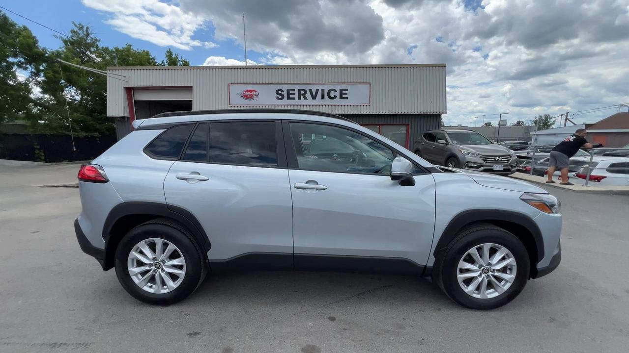 2023 Toyota Corolla Cross LE AWD | ONLY 28,00KMS! | SUNROOF | CARPLAY | A/C Photo