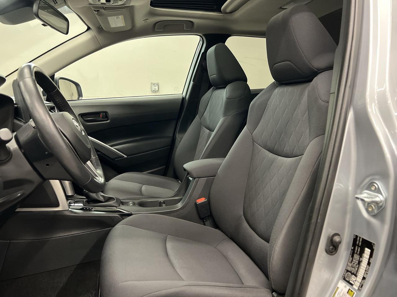 2023 Toyota Corolla Cross LE AWD | ONLY 28,00KMS! | SUNROOF | CARPLAY | A/C Photo