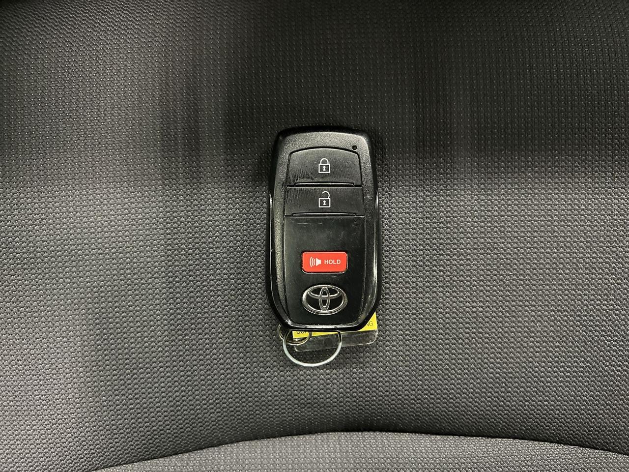 2023 Toyota Corolla Cross LE AWD | ONLY 28,00KMS! | SUNROOF | CARPLAY | A/C Photo