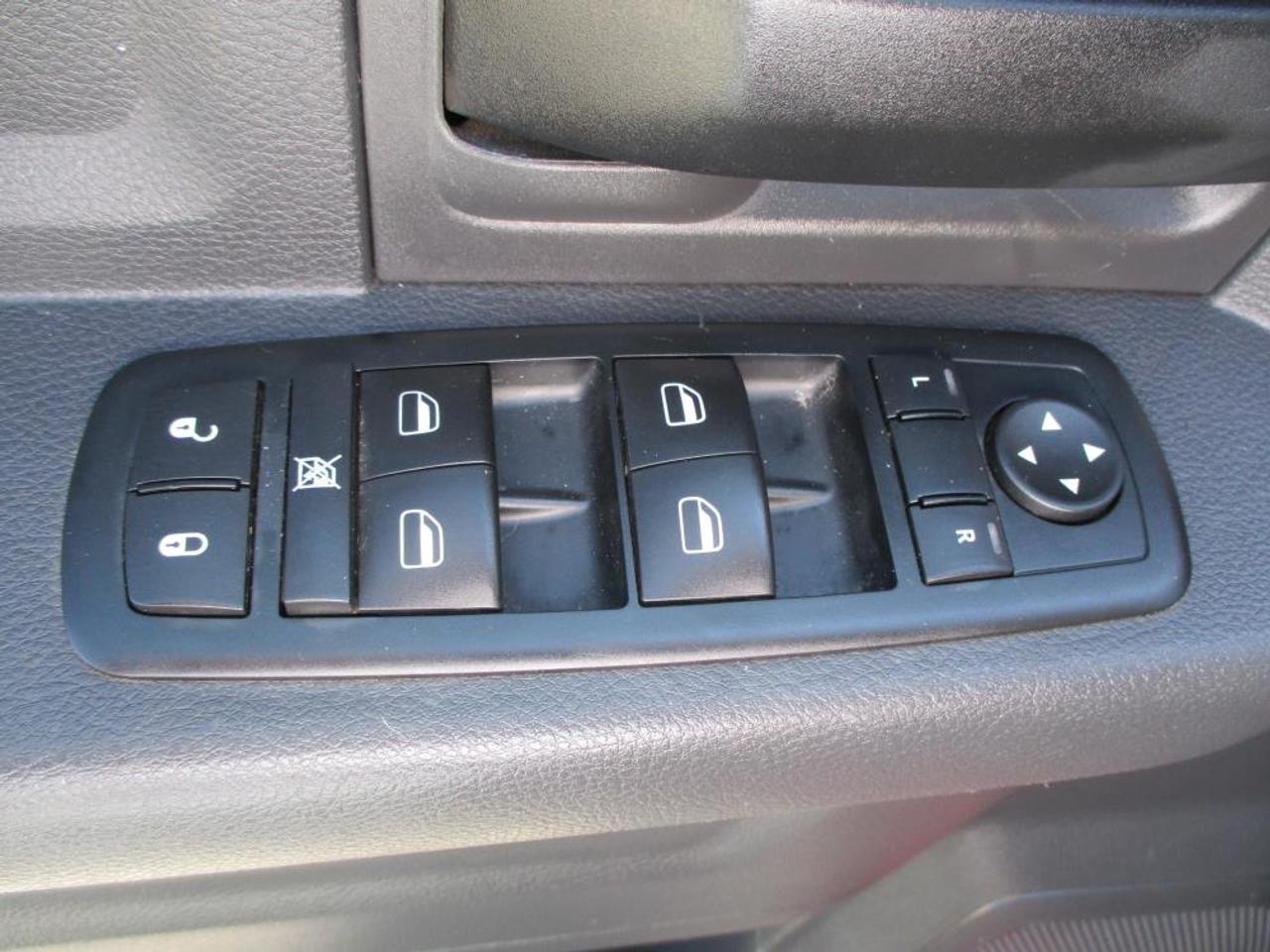2011 RAM 3500 ST CREW CAB 4X4 - Photo #9