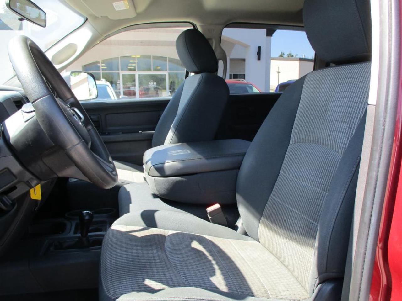 2011 RAM 3500 ST CREW CAB 4X4 Photo