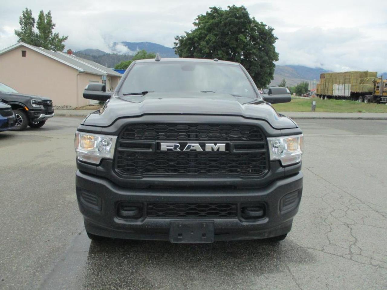 2022 RAM 3500 TRADESMAN CREW 4X4 - Photo #2