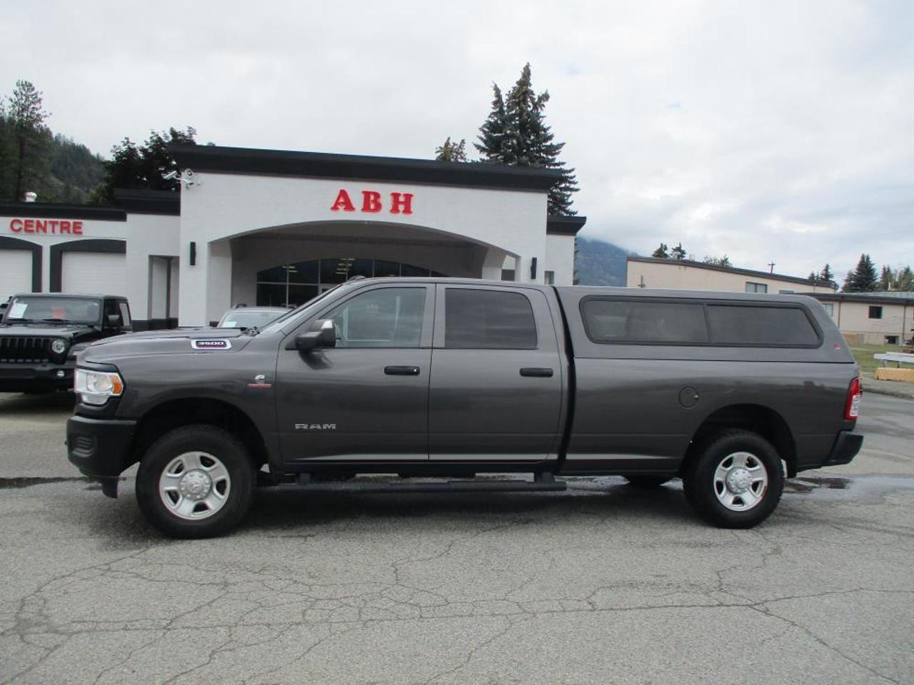 2022 RAM 3500 TRADESMAN CREW 4X4 - Photo #3