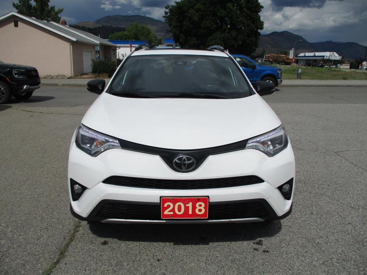 2018 Toyota RAV4 SE AWD - Photo #2