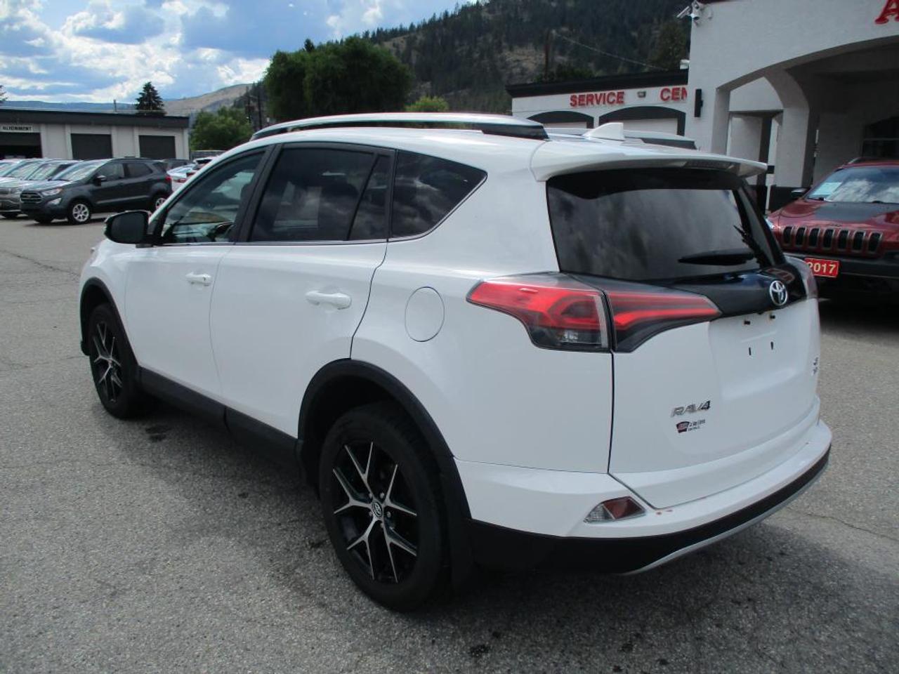 2018 Toyota RAV4 SE AWD Photo