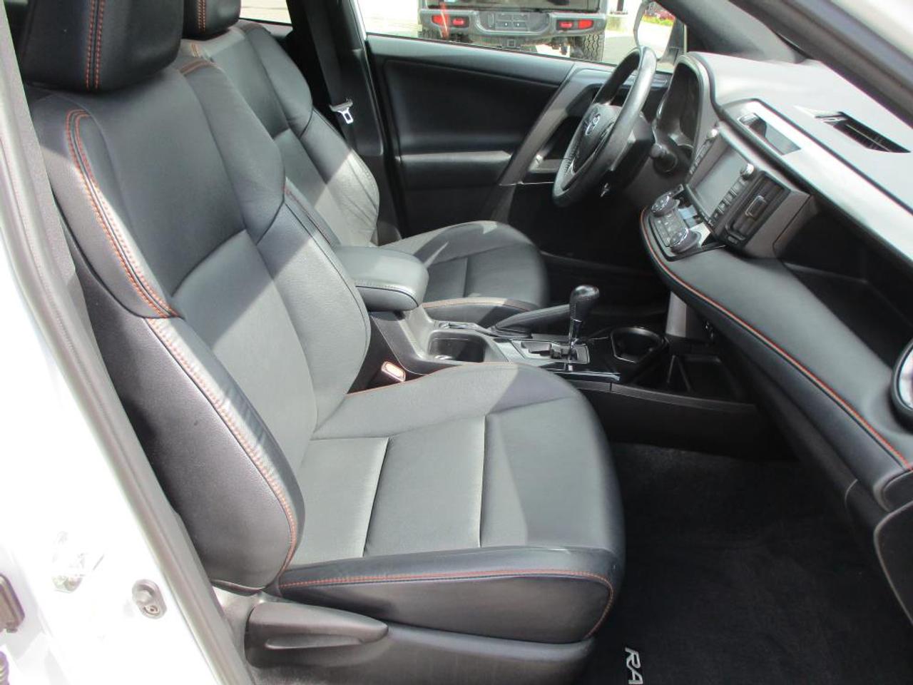 2018 Toyota RAV4 SE AWD - Photo #12