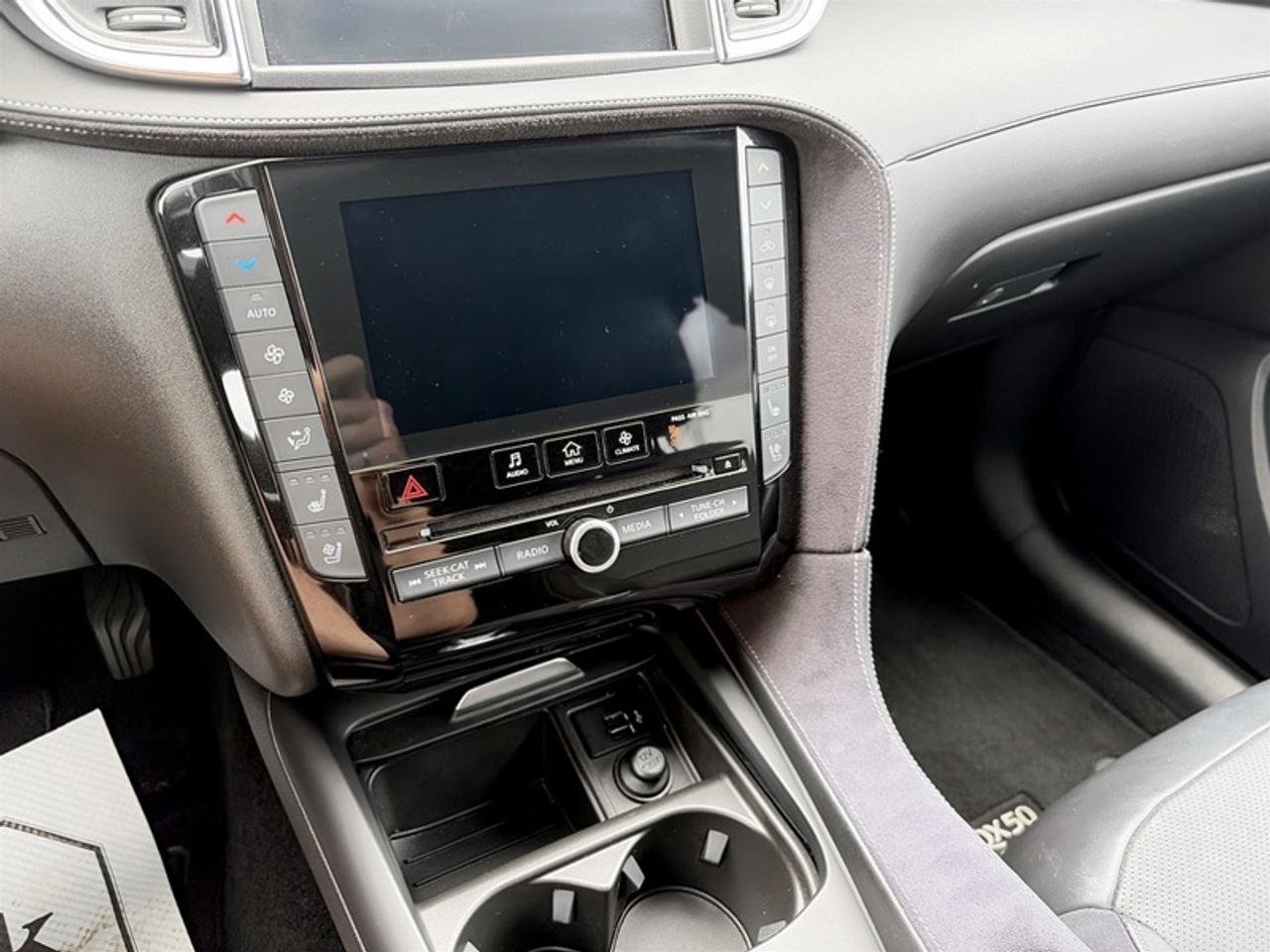 2019 Infiniti QX50 Sensory AWD  **CLEAN CARFAX** Photo