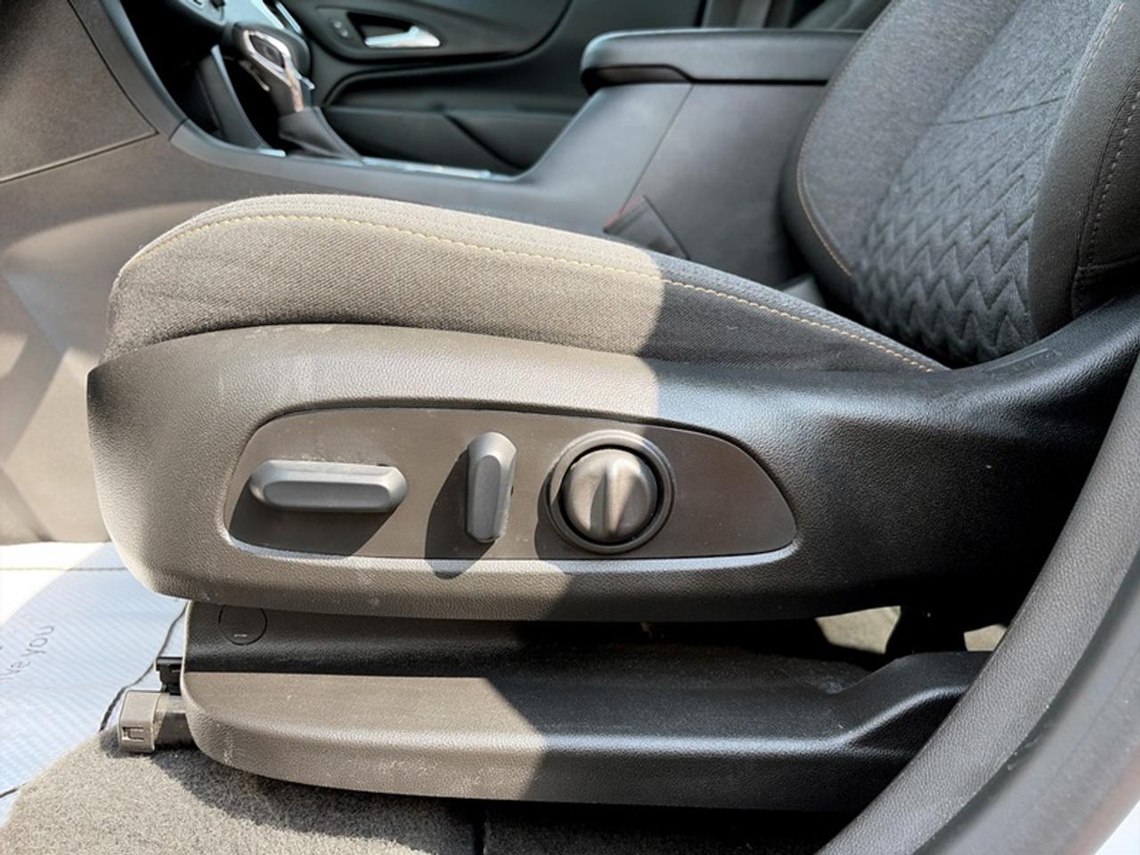 2024 Chevrolet Equinox LT  **CLEAN CARFAX** Photo