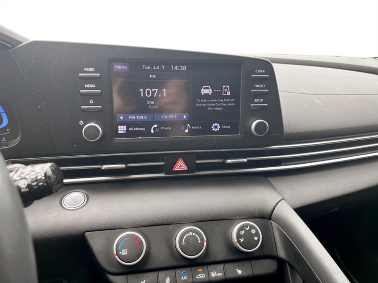 2024 Hyundai Elantra Preferred IVT  - Low Mileage Photo