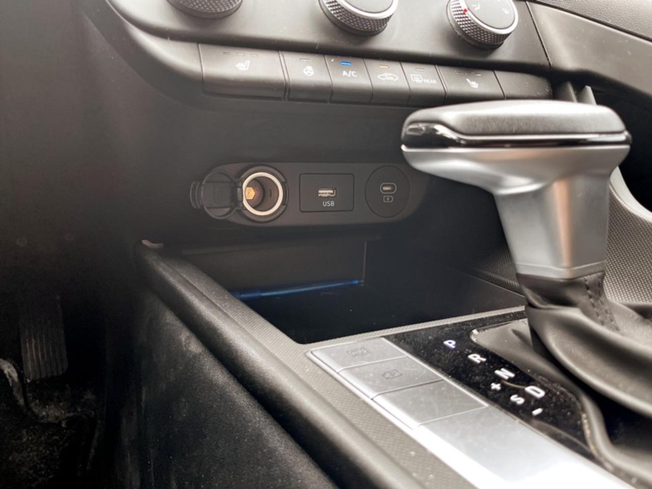 2024 Hyundai Elantra Preferred IVT  - Low Mileage Photo