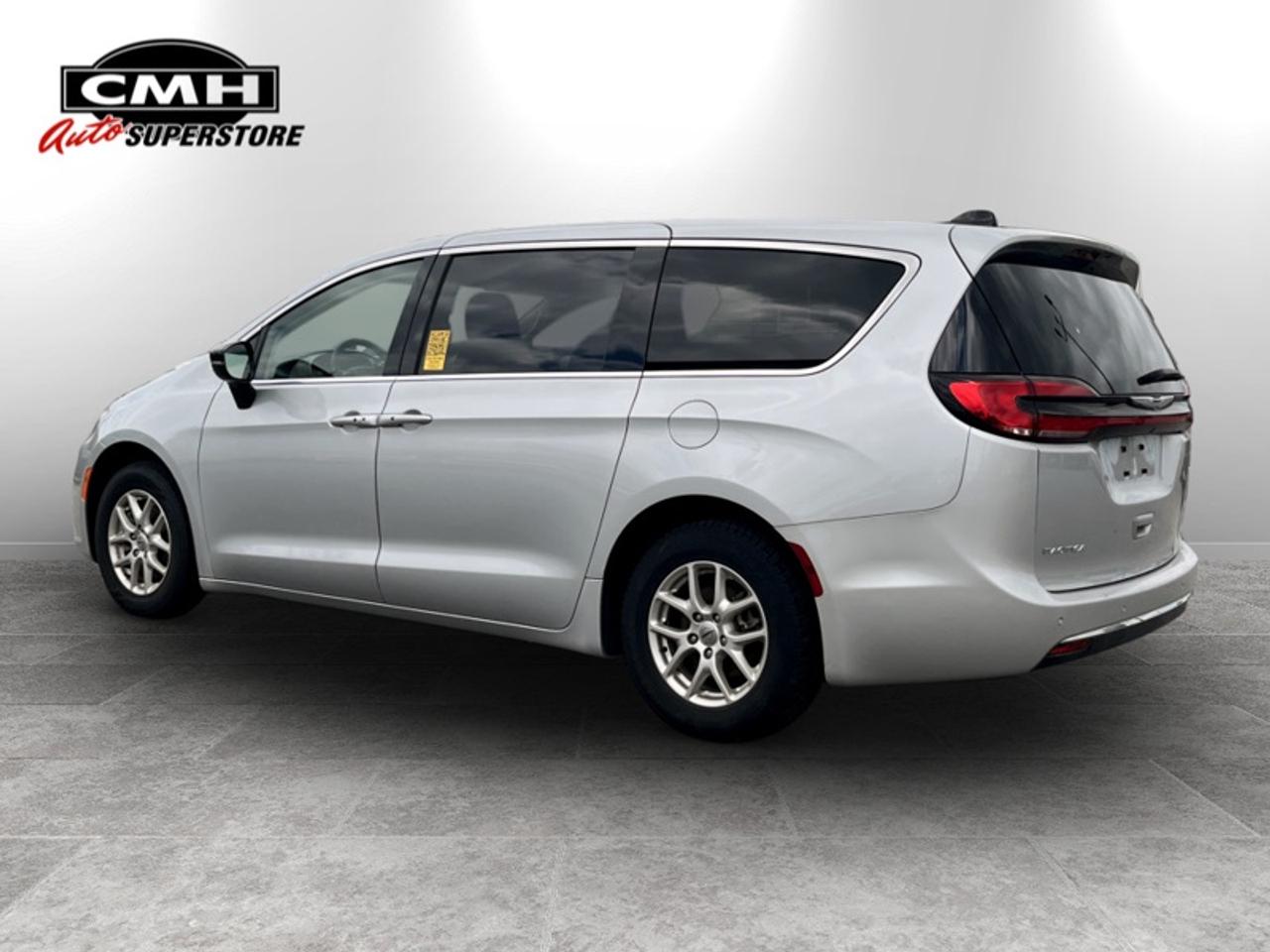 2024 Chrysler Pacifica Touring L Photo3