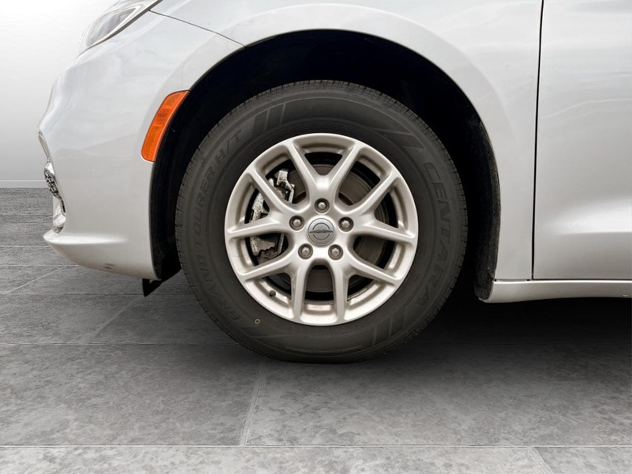 2024 Chrysler Pacifica Touring L Photo