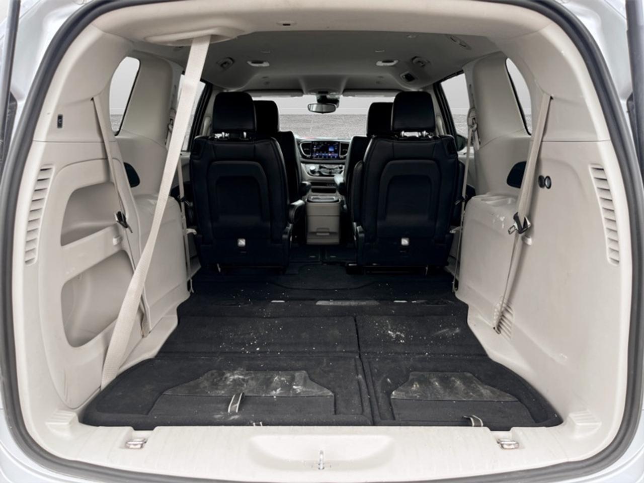 2024 Chrysler Pacifica Touring L Photo