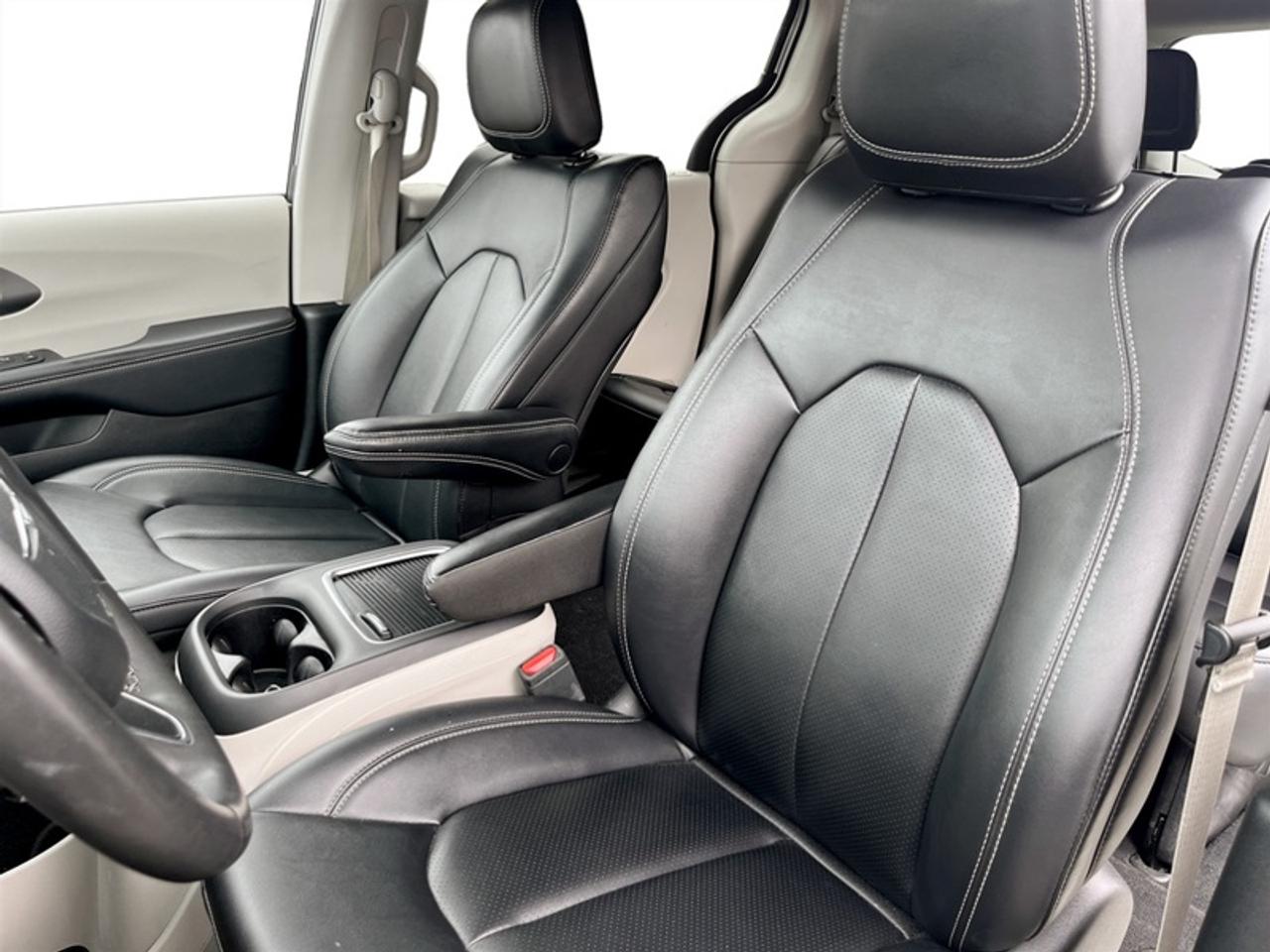 2024 Chrysler Pacifica Touring L Photo