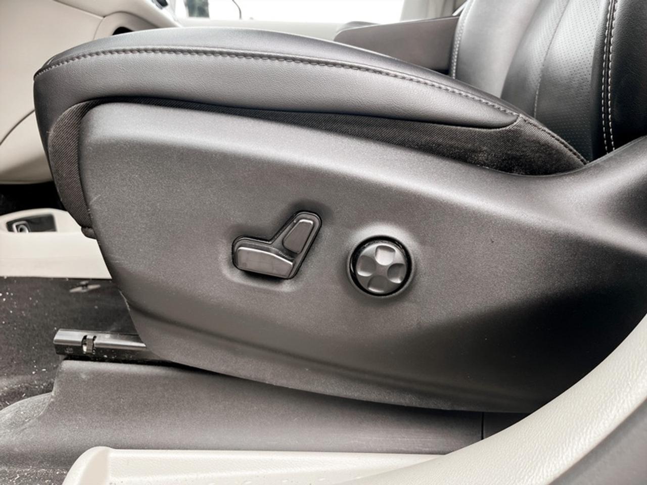 2024 Chrysler Pacifica Touring L Photo