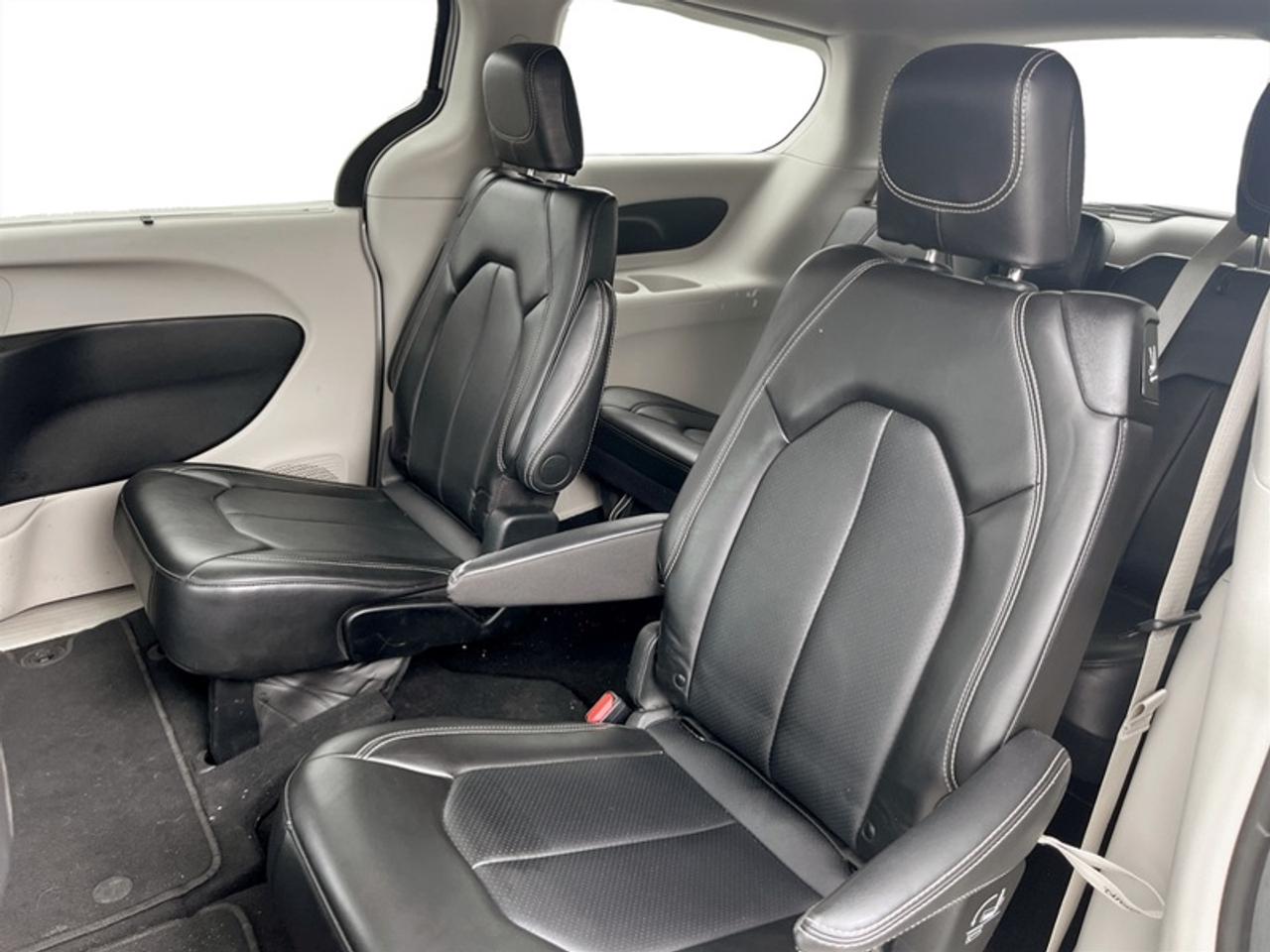 2024 Chrysler Pacifica Touring L Photo