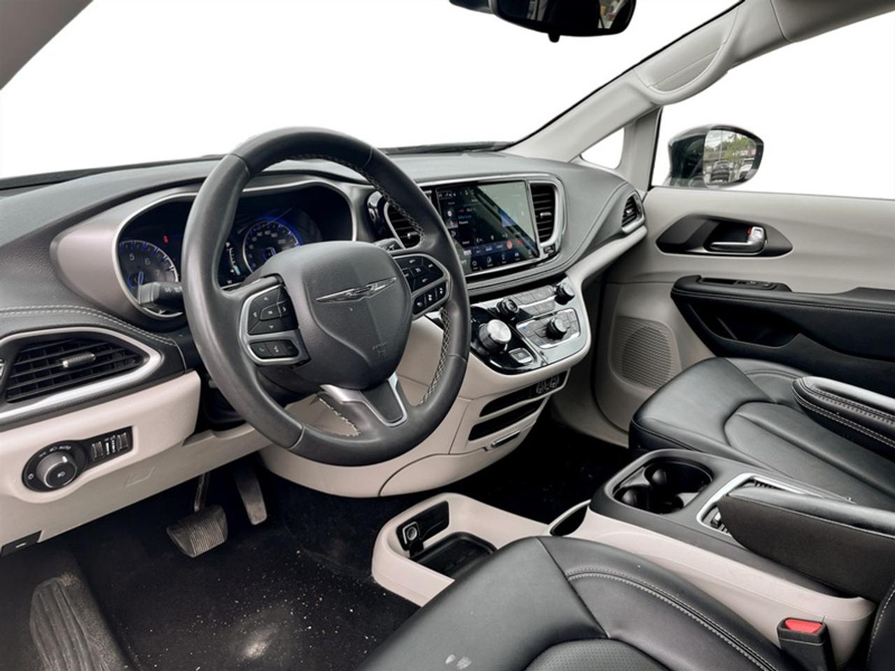 2024 Chrysler Pacifica Touring L Photo