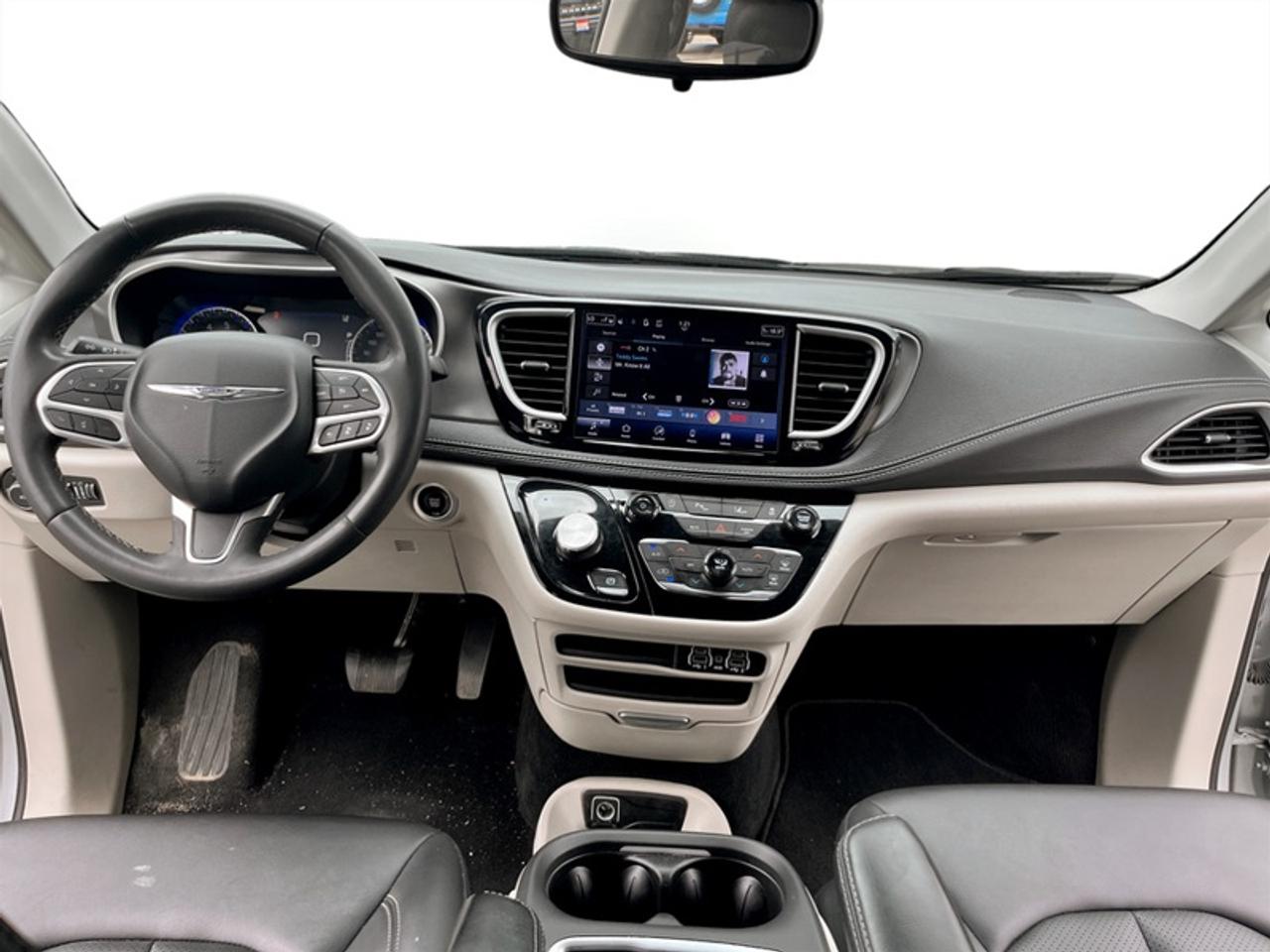 2024 Chrysler Pacifica Touring L Photo