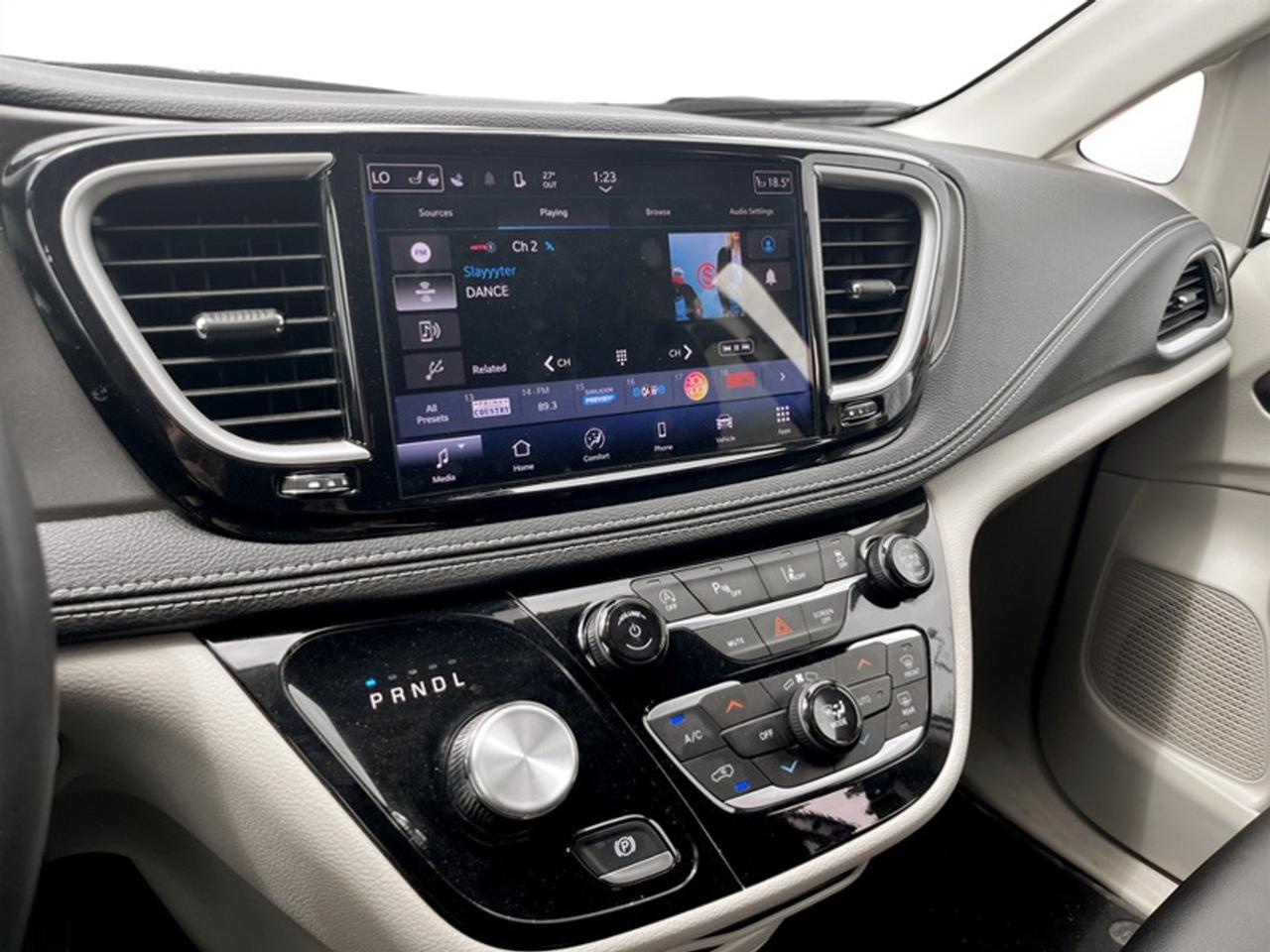 2024 Chrysler Pacifica Touring L Photo