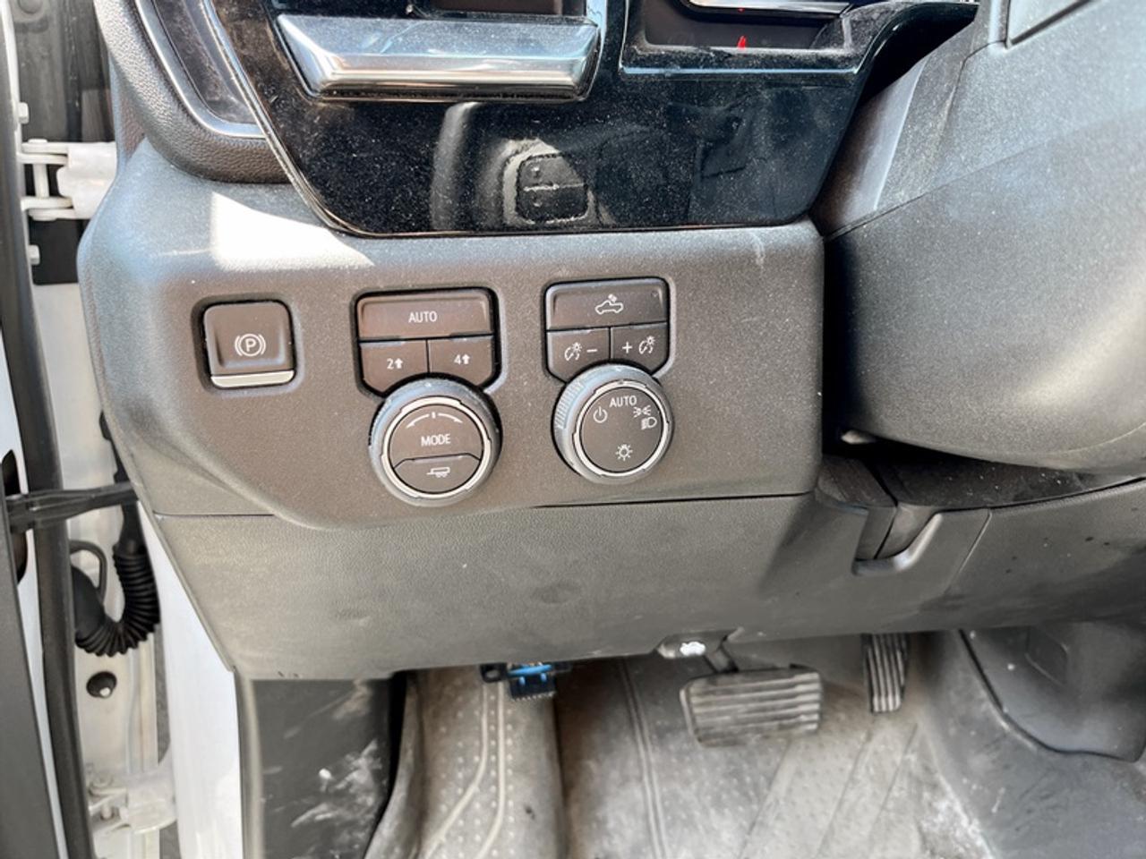 2023 Chevrolet Silverado 1500 LT  **CLEAN CARFAX** Photo
