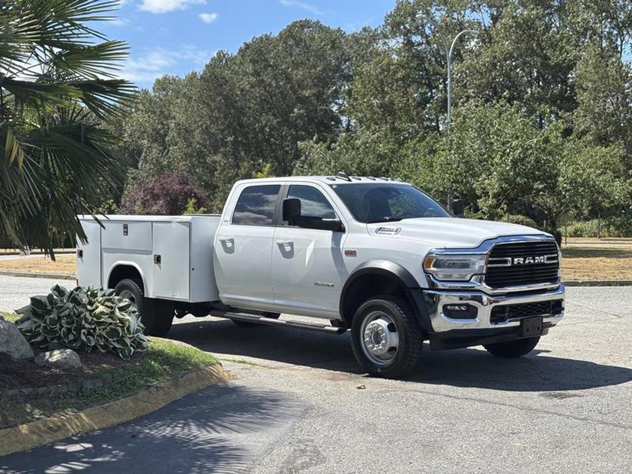 Used 2021 RAM 5500 Crew Cab 4x4 Service Truck with Hydraulic Power Liftgate for sale in Burnaby, BC