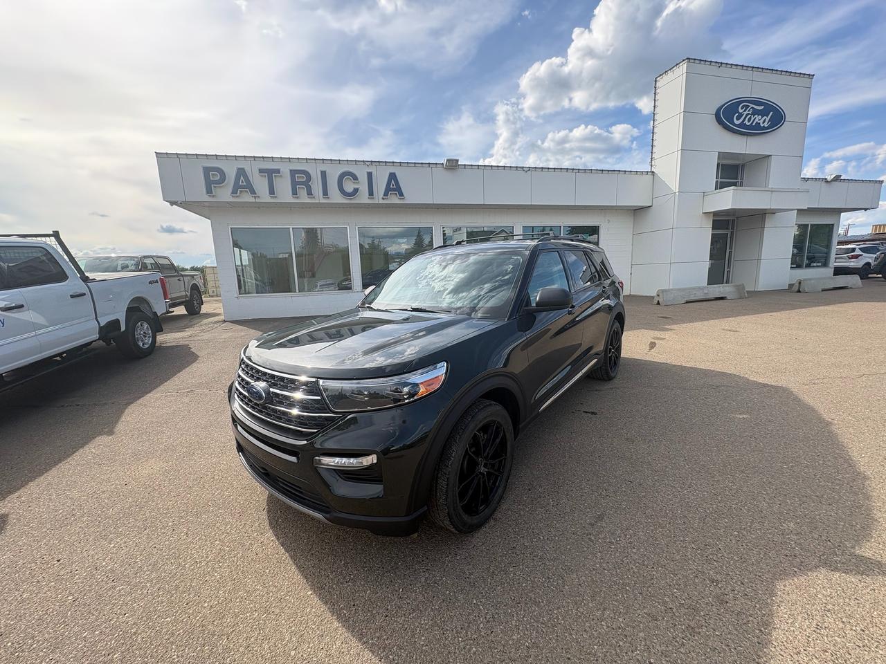 2022 Ford Explorer XLT Photo1