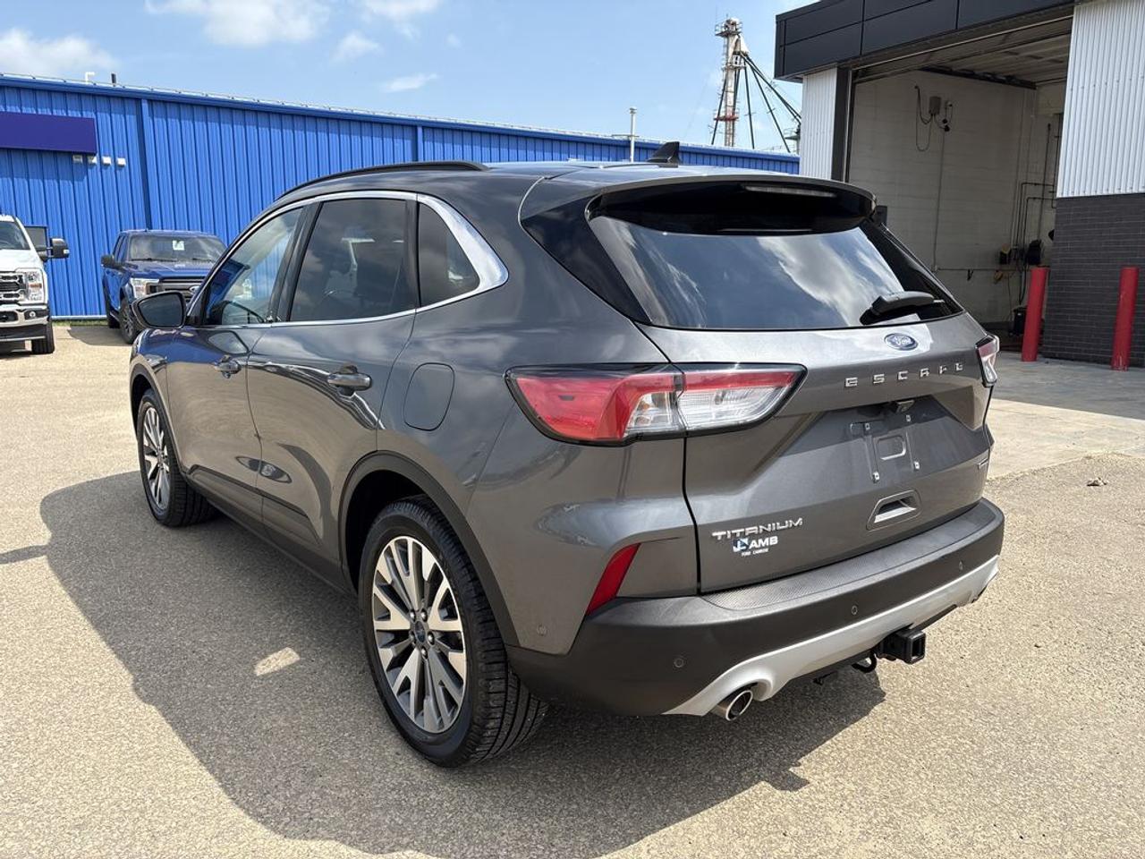 2021 Ford Escape Titanium Hybrid Photo4