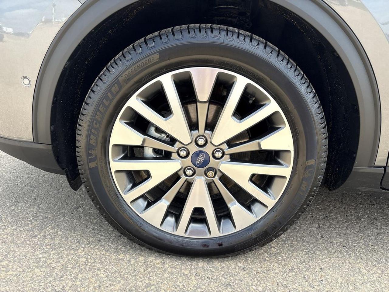 2021 Ford Escape Titanium Hybrid Photo2