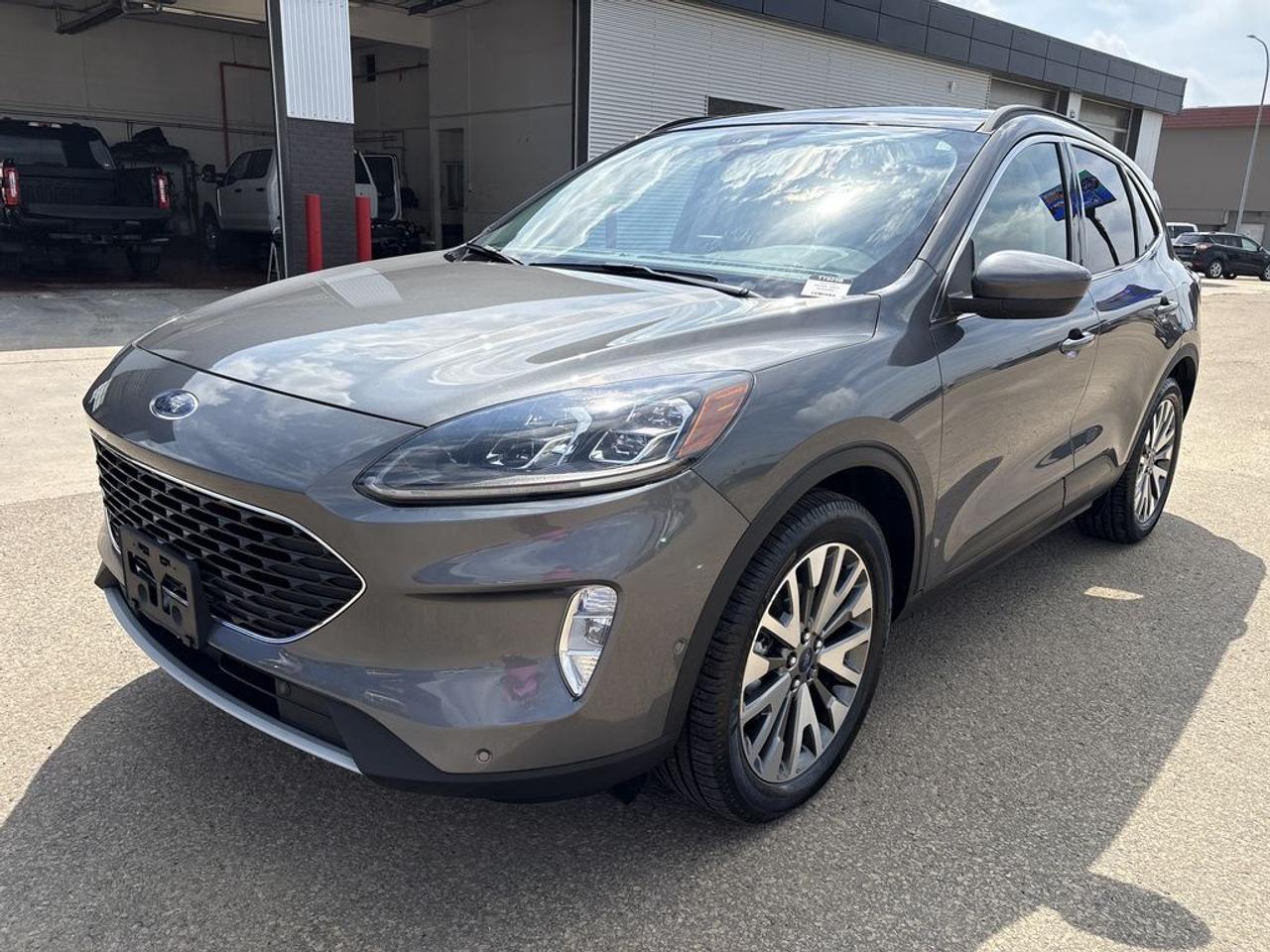 2021 Ford Escape Titanium Hybrid Photo1