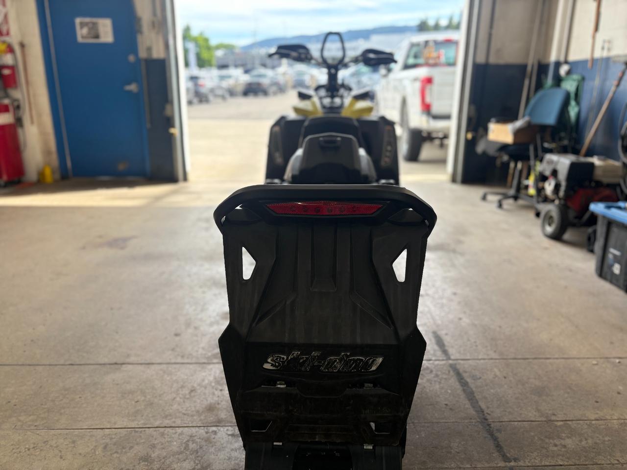 2018 Ski-Doo BRP SUMMIT SP 165 850 E-TEC Photo3