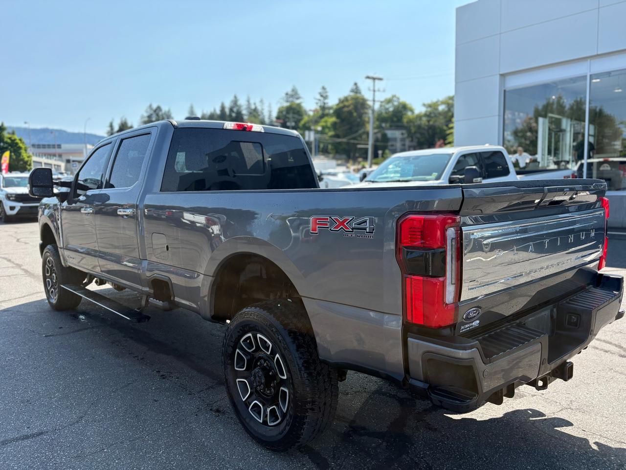 2024 Ford F-350 Super Duty SRW Platinum Photo2
