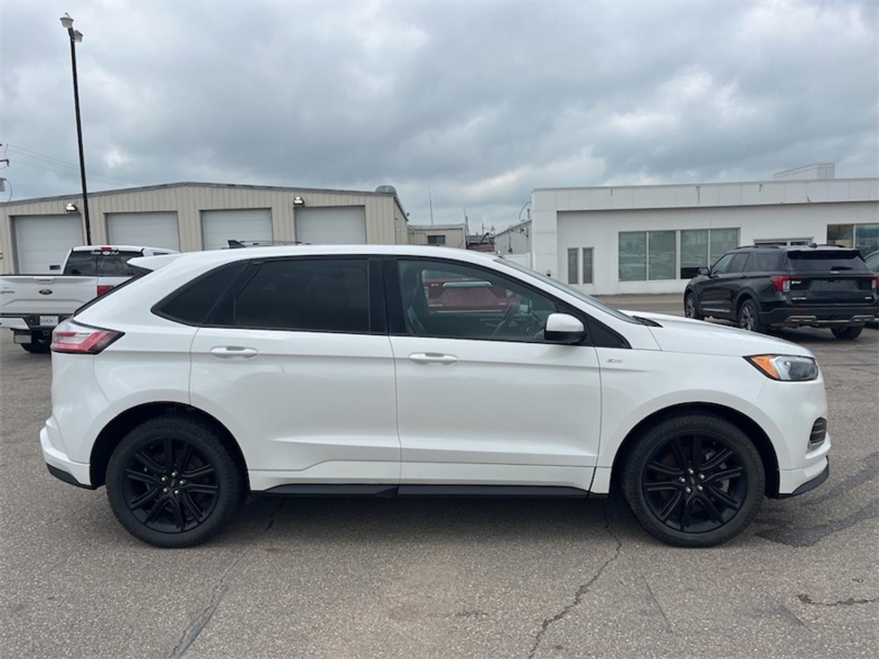 2021 Ford Edge  Photo1