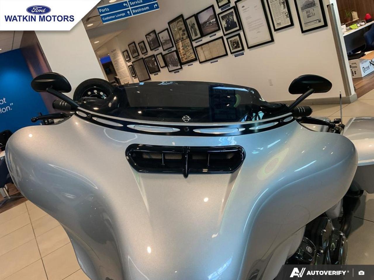 2019 Harley-Davidson Street Glide Special FLHXS Photo10