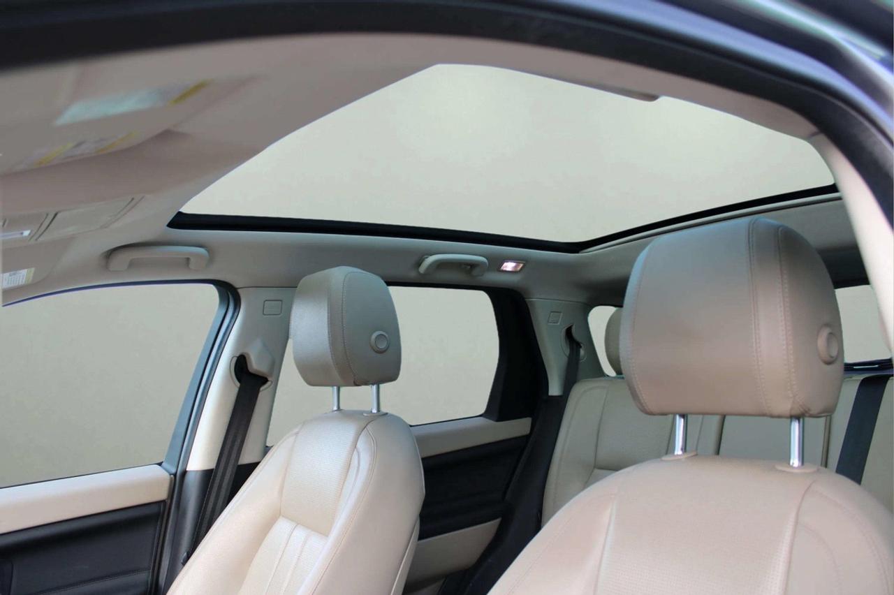 2017 Land Rover Discovery Sport HSE Photo