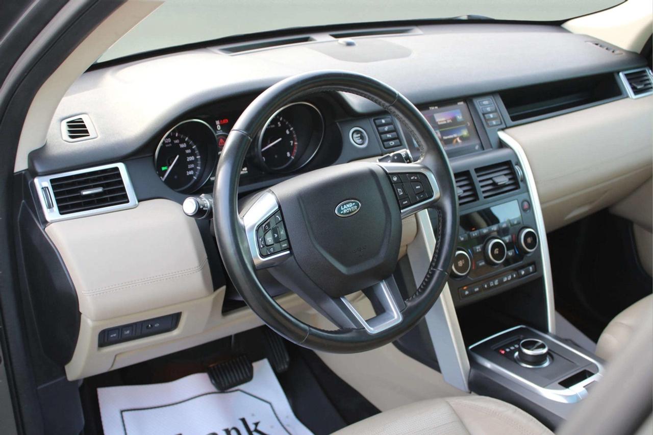 2017 Land Rover Discovery Sport HSE Photo