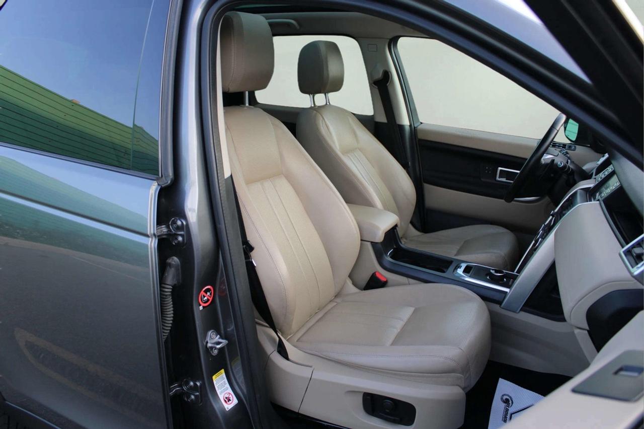 2017 Land Rover Discovery Sport HSE Photo