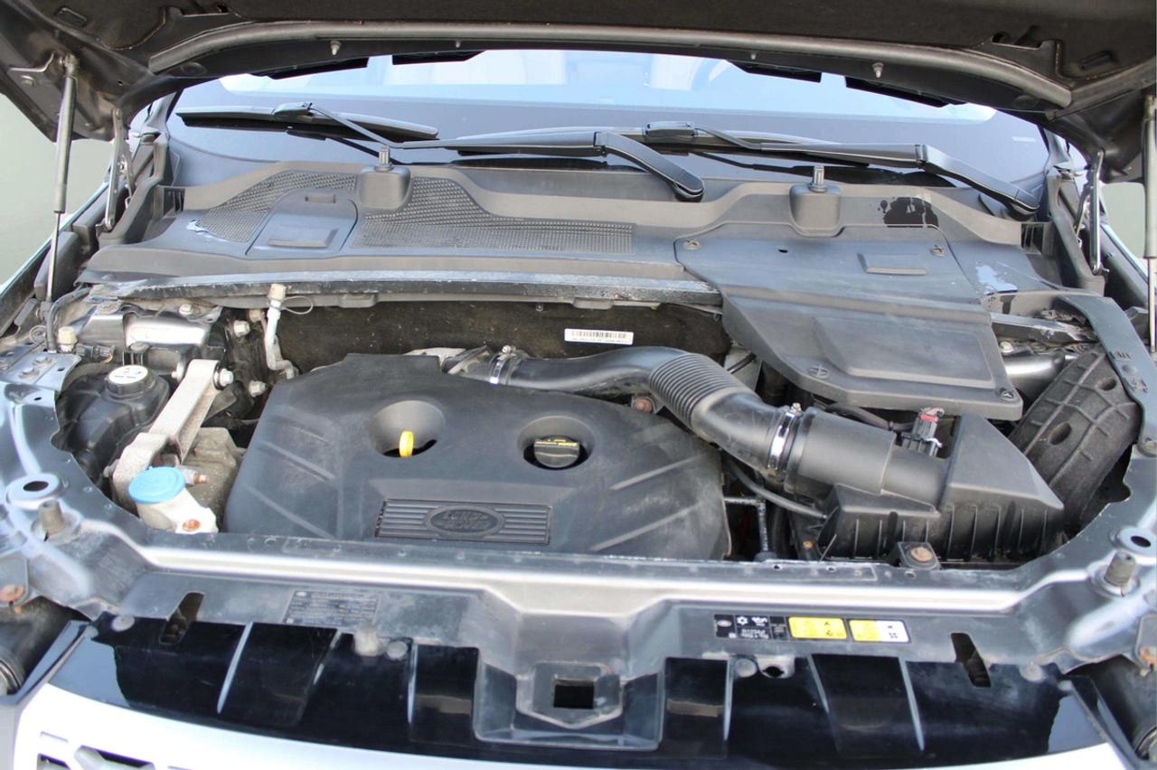 2017 Land Rover Discovery Sport HSE Photo