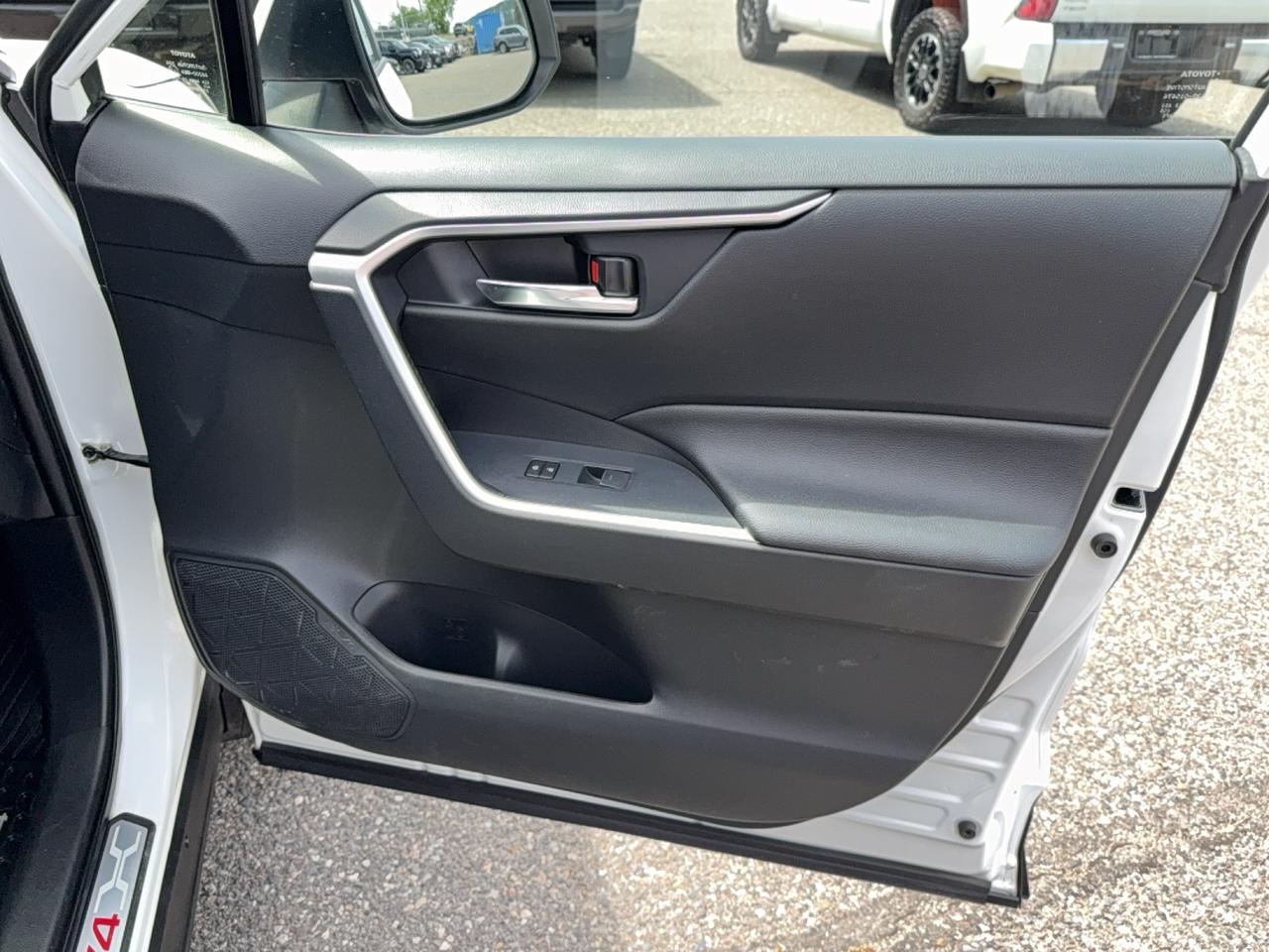 2023 Toyota RAV4 Prime SE Photo