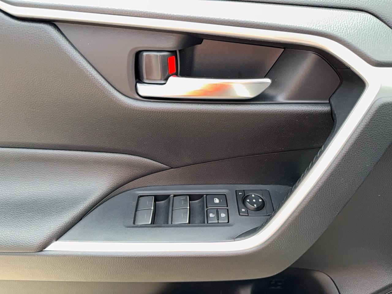 2023 Toyota RAV4 Plug-In Hybrid SE Photo