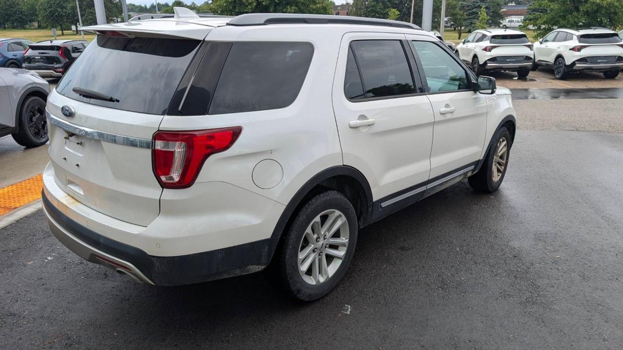 2017 Ford Explorer FWD 4dr XLT Photo