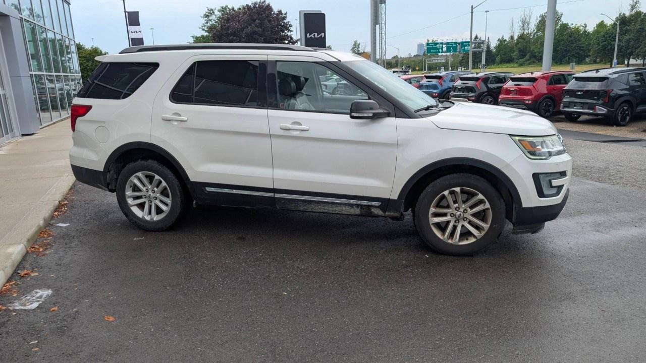 2017 Ford Explorer FWD 4dr XLT Photo