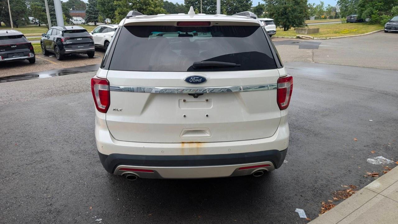 2017 Ford Explorer FWD 4dr XLT Photo