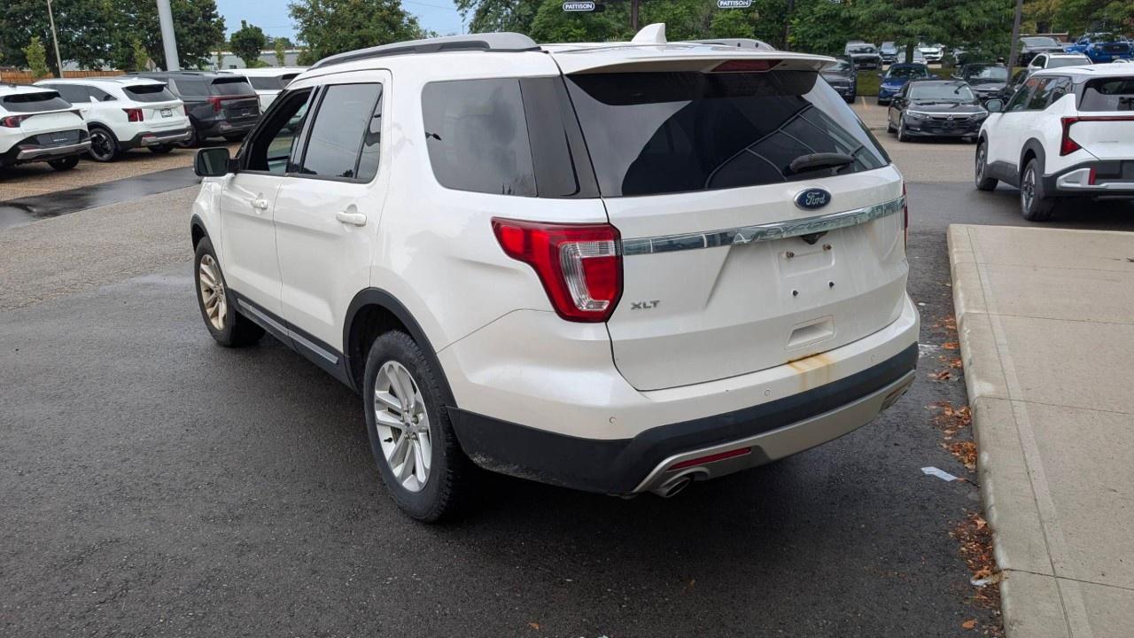 2017 Ford Explorer FWD 4dr XLT Photo
