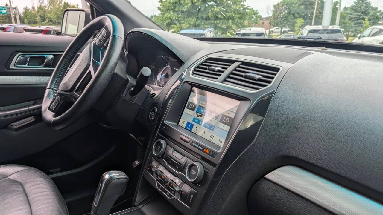 2017 Ford Explorer FWD 4dr XLT Photo