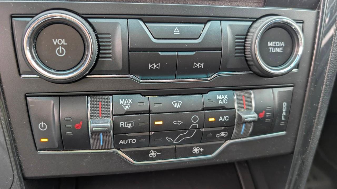 2017 Ford Explorer FWD 4dr XLT Photo