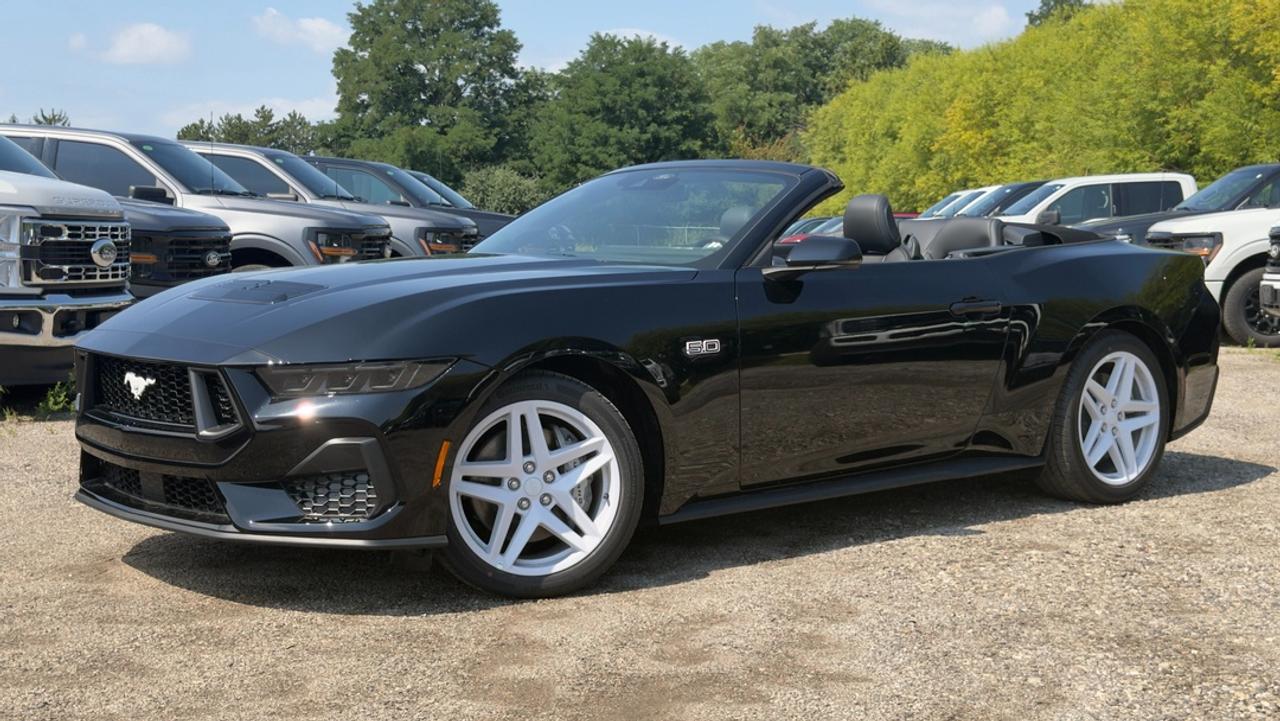 2026 Ford Mustang GT Premium Convertible Photo1